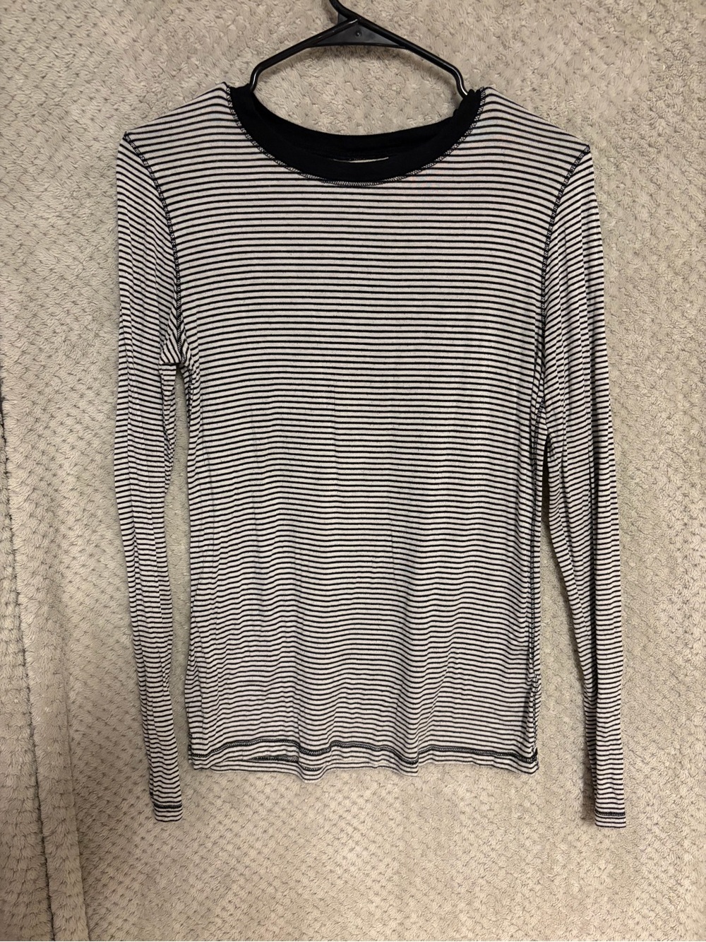 Universal Thread Black and White Striped Long Sleeve Tee